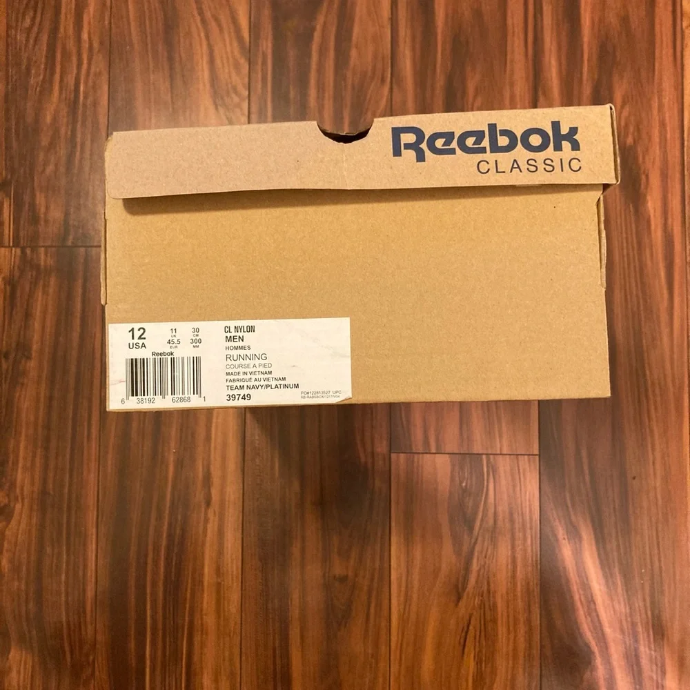 Mens Reebok Classics - Picture 8 of 8